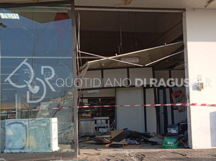 Furto con scasso al supermercato Ard Discount di Vittoria