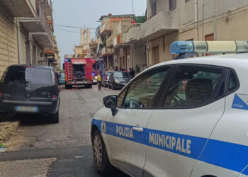 Incendio in un garage a Vittoria