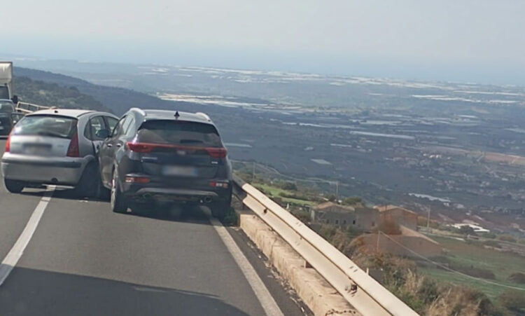 Incidente sui tornanti della Ragusa-Comiso