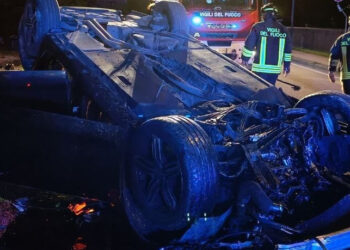 Incidente Ragusa, auto si ribalta nella notte in via Fieramosca: 2 feriti
