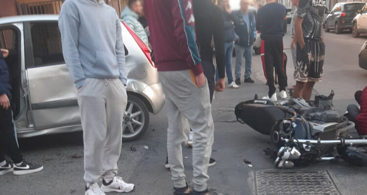 Incidente a Vittoria: scontro tra auto e moto