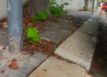 Marciapiede pericoloso in via Monte Cervino a Ragusa