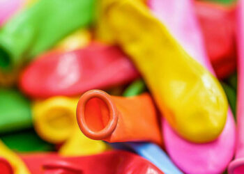 Inala la 'droga della risata' da un palloncino, muore 26enne