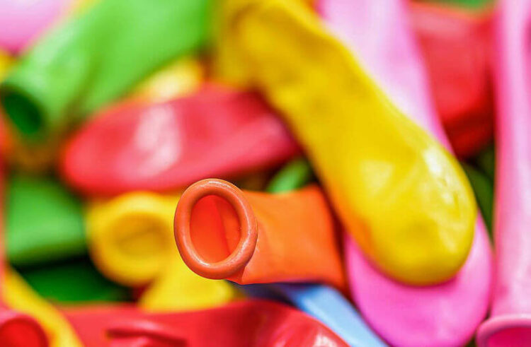 Inala la 'droga della risata' da un palloncino, muore 26enne