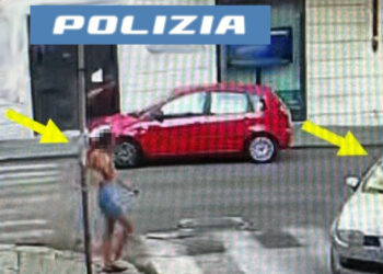 Catania, si denuda davanti ad una giovane in via Etnea e poi fugge in auto