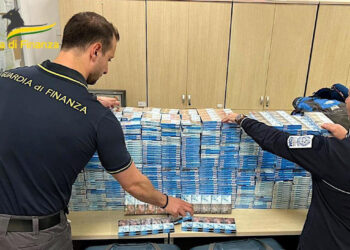 Aeroporto di Catania, passeggero arrestato con 60 kg di sigarette di contrabbando