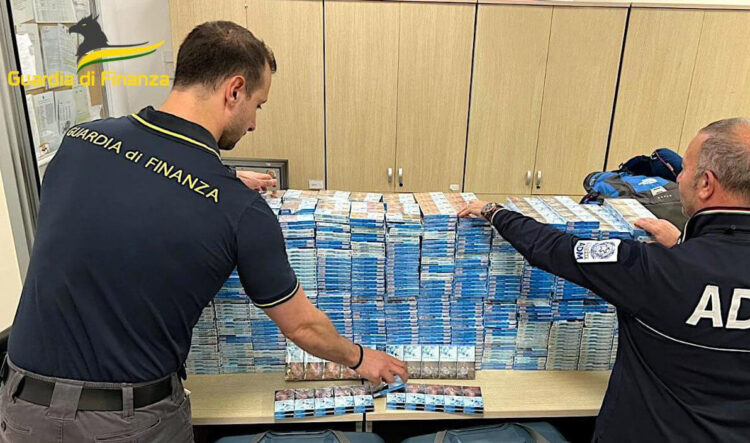 Aeroporto di Catania, passeggero arrestato con 60 kg di sigarette di contrabbando