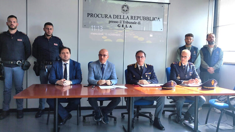 Armi da guerra a gela, 5 arresti