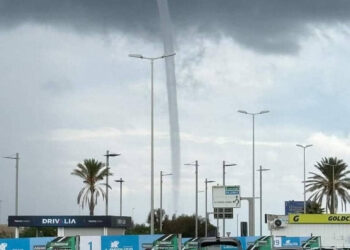 Maltempo in Sicilia, tromba d'aria vicino aeroporto