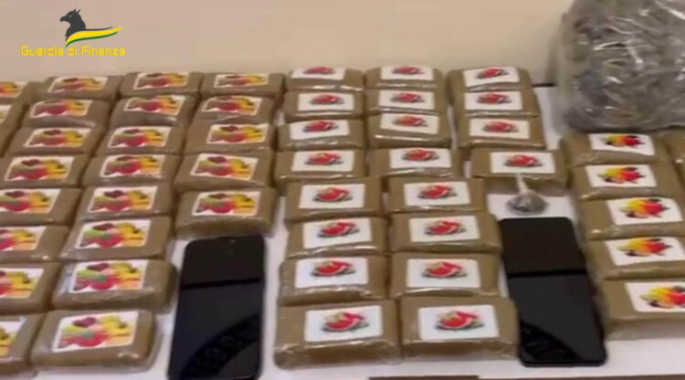 Gela: arrestato pusher con 7 kg di sostanze stupefacenti