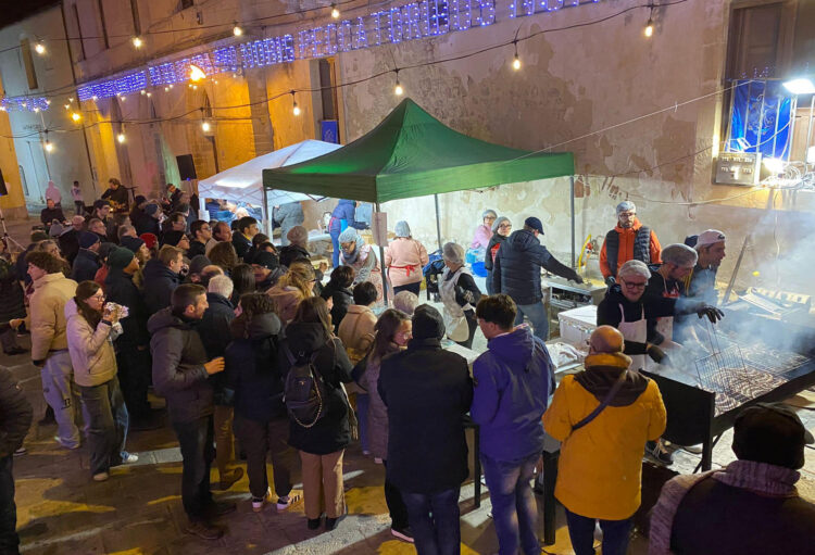 Arrusti e mancia a Ragusa: ieri sera in piazza Chiaramonte