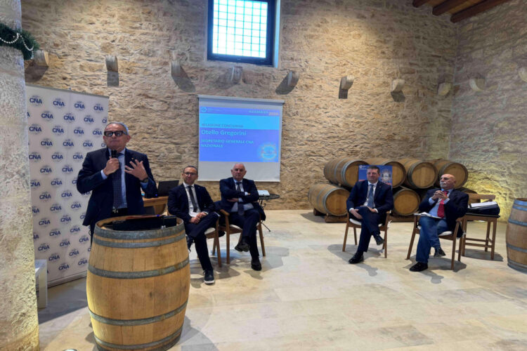 Il segretario generale della Cna nazionale Otello Gregorini all’assemblea a Vittoria