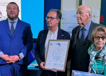 Il giornalista Di Salvo Salvatore riceve il premio internazionale giornalisti Campania Terra Felix