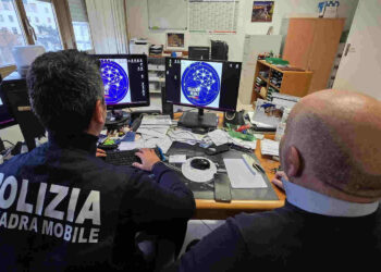 Vessava madre e padre, disposto divieto di avvicinamento