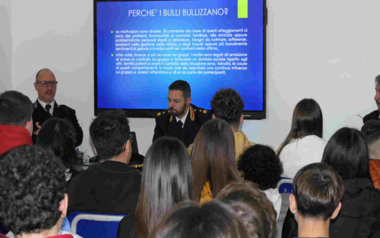 Bullismo e cyberbullismo, la Polizia di Stato incontra gli studenti del Marconi di Vittoria