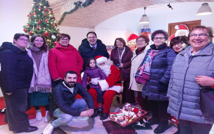 Gangi: inaugurata la casa di Babbo Natale