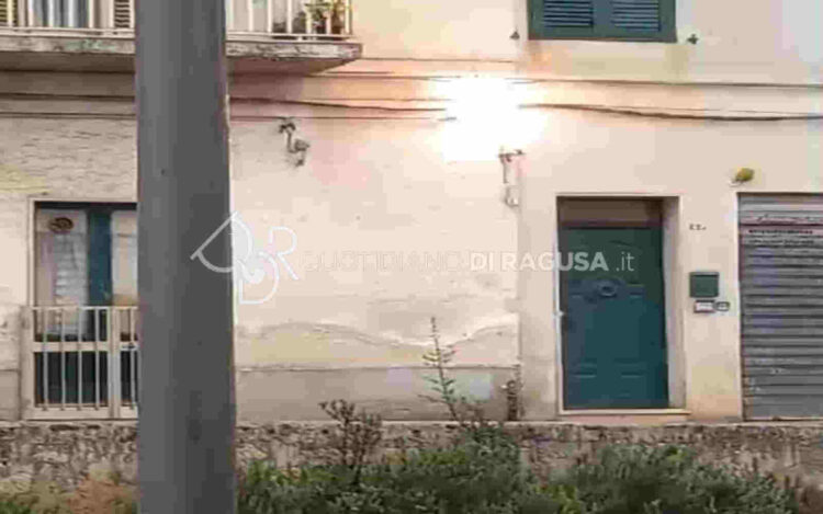 Cavi elettrici in fiamme a Scicli