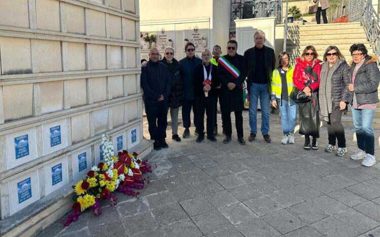 Migranti morti nella spiaggia di Sampieri: traslate le salme di 8 eritrei al cimitero di Scicli