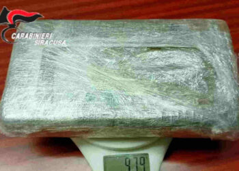 Pachino, un chilo di cocaina nella valigetta: guadagni per 100 mila euro