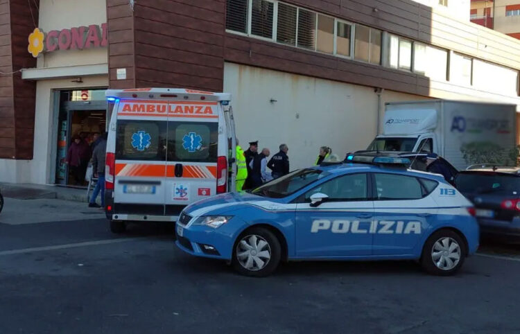 Modica, camion fa retromarcia e uccide una donna uscita dal supermercato