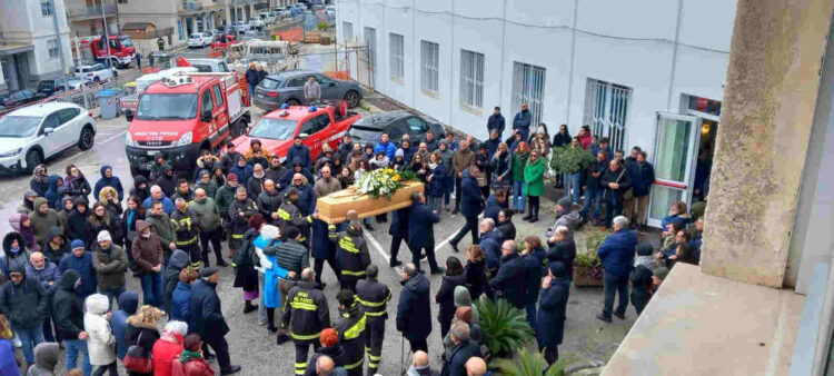 Ragusa, dolore e lacrime ai funerali di Enrico Gulino: morto a 24 anni