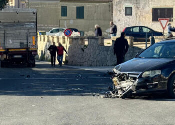 Modica, scontro tra camion e auto: ferita una donna