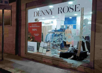 Ladri in azione a Vittoria, sfondata la vetrina di un negozio