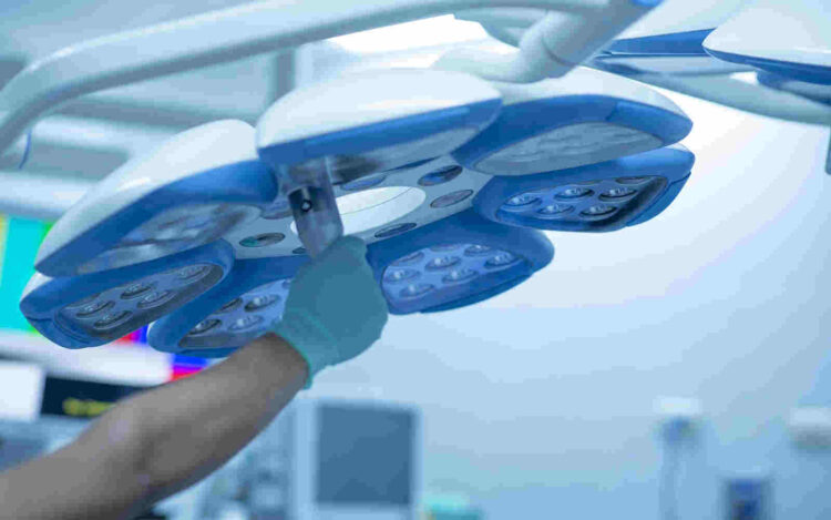 Ragusana rischia di perdere la vista, salvata con un intervento in un ospedale a Legnano