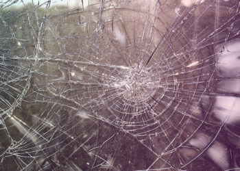 Palermo, danni a 24 auto nella notte: un rubata