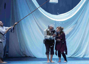 Angela Finocchiaro a Ragusa con il calamaro gigante