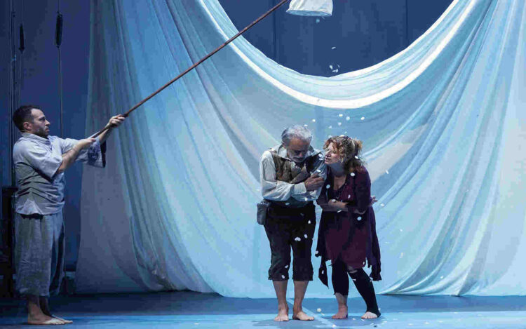 Angela Finocchiaro a Ragusa con il calamaro gigante