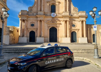 Ispica, ripreso mentre danneggia la vetrata della Basilica: dovrà pagare oltre 13 mila euro