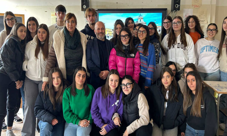 Vittoria, la riscoperta della città spiegata agli studenti del liceo Mazzini