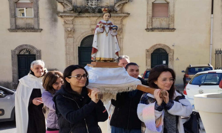 Gesù Bambino di Praga a Ragusa, domenica è festa: dal coro Mariele Ventre ai Clown Dottori