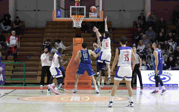 La Virtus Ragusa si spegne nel terzo quarto, la Novipiù ne approfitta: 76-61