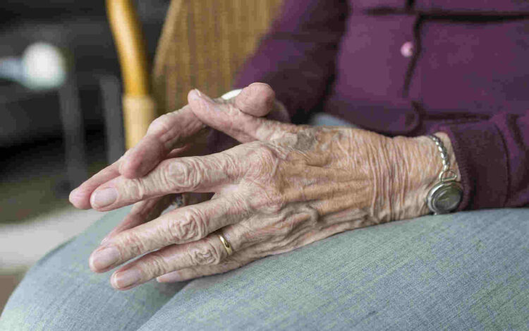Modica, anziana derubata in casa: misura cautelare per due persone