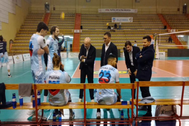 L'Avimecc Modica rimonta due set ma al PalaRizza su arrende al tiebreak al Lecce