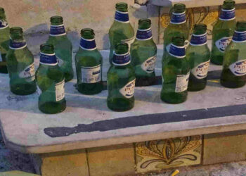 Tolleranza zero a Scicli, vietata vendita bevande in bottiglie di vetro: sanzioni fino a 500 euro