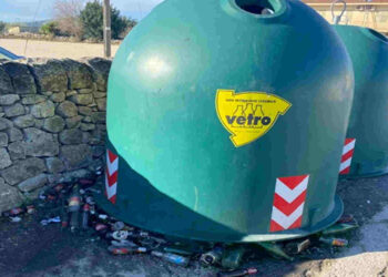 Esplosione di una bomba carta in un cassonetto di via Modica Ragusa