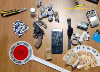 Ragusa: 50enne arrestato per droga e pistola clandestina