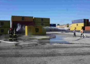 Container in fiamme, esercitazione antincendio della Capitaneria al Porto di Pozzallo