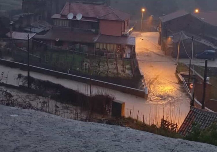 Ciclone, esonda torrente Nunziata a Randazzo: famiglie evacuate