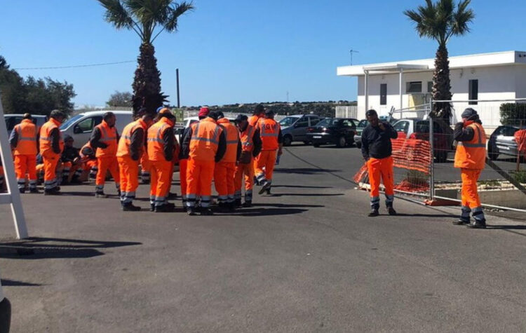Modica, proclamata una giornata di sciopero dei netturbini: stipendi non ancora pagati