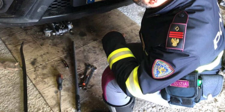 Vittoria, scoperta officina meccatronica abusiva: sanzionato il proprietario