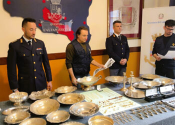 Truffa del maresciallo a Caltanissetta: donna consegna beni preziosi per evitare arresto del marito