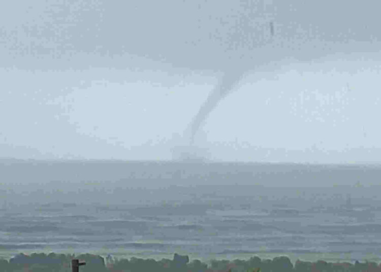 Tromba marina nel mare di Sampieri