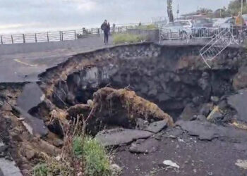 Voragine gigantesca sul lungomare di Catania