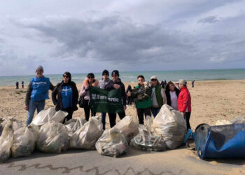 Mare d'Inverno 2025: volontari mobilitati per la pulizia della spiaggia Cammarana a Scoglitti