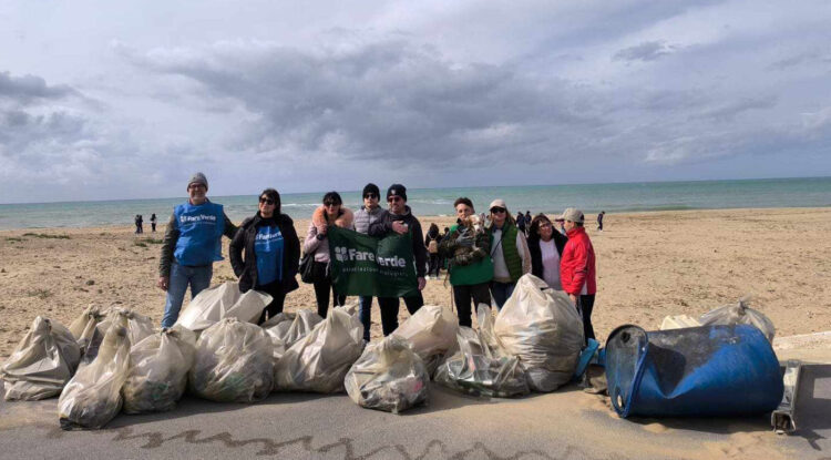 Mare d'Inverno 2025: volontari mobilitati per la pulizia della spiaggia Cammarana a Scoglitti