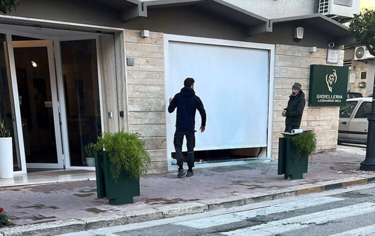 Furto con spaccata in gioielleria a Comiso, stavolta è andata male: arrestati